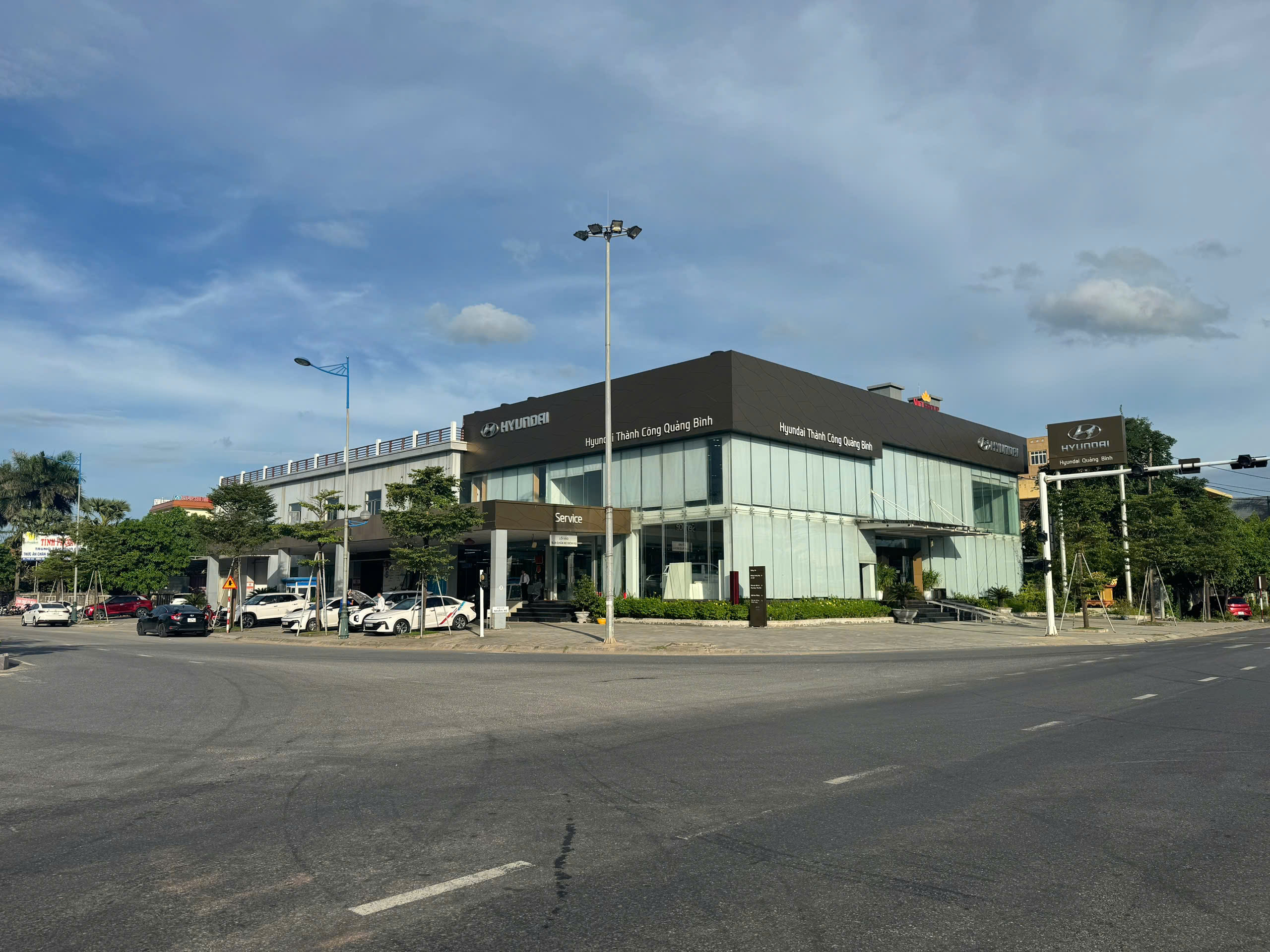 HÌNH ẢNH SHOWROOM HYUNDAI QUẢNG BÌNH